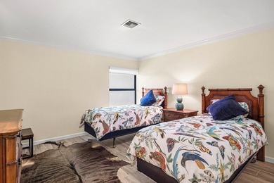 Spacious 3-bedroom, 2-bath condo featuring wood-look tile - photo 18
