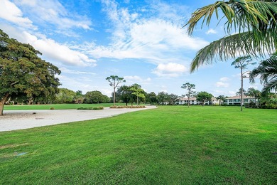 Spacious 3-bedroom, 2-bath condo featuring wood-look tile - photo 30