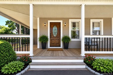 Welcome to this beautifully maintained home nestled in the heart - photo 2