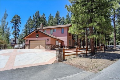 Custom Kawa Built Home on Exceptional Lot across from Lake with - photo 4