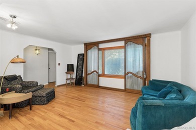 3 bedroom detached ranch with full basement sits midblock on a - photo 4