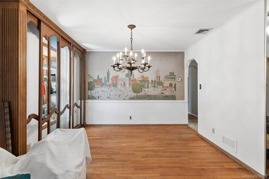 3 bedroom detached ranch with full basement sits midblock on a - photo 7