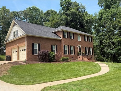 BRAND NEW ROOF WITH TRANSFERRABLE WARRANTY!! Just in time for - photo 1