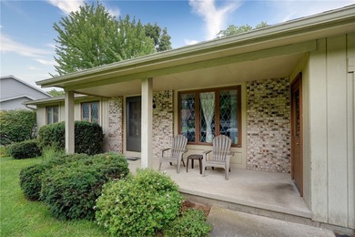 OPEN THE DOOR TO EASY ONE-FLOOR LIVING! This well-maintained - photo 3