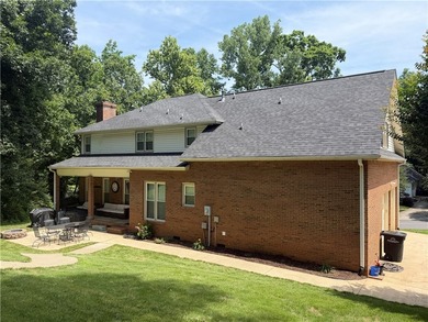 BRAND NEW ROOF WITH TRANSFERRABLE WARRANTY!! Just in time for - photo 3