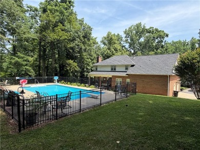 BRAND NEW ROOF WITH TRANSFERRABLE WARRANTY!! Just in time for - photo 4
