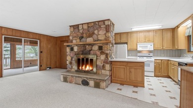 Bring your vision to beautiful Sand Lake. This year-round 4 - photo 4
