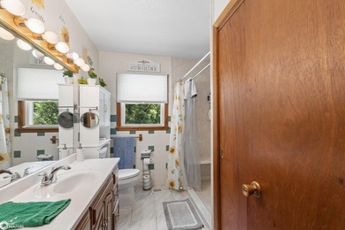 Welcome home to this well-maintained 3-bedroom ranch in a - photo 20