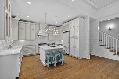 Nestled in the neighborhood of Village Oaks, this beautifully - photo 8