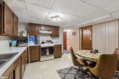 Welcome home to this well-maintained 3-bedroom ranch in a - photo 29