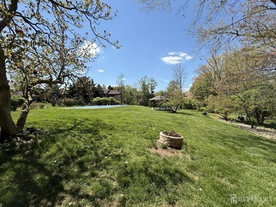 Welcome home to this beautifully updated Colonial, ideally - photo 24