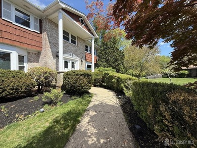Welcome home to this beautifully updated Colonial, ideally - photo 27