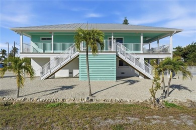 Charming coastal retreat ideally located on the south end of - photo 2