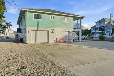 Charming coastal retreat ideally located on the south end of - photo 4
