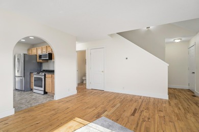 Welcome to this beautifully maintained townhouse in a quiet - photo 14
