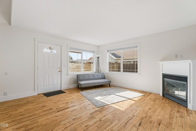 Welcome to this beautifully maintained townhouse in a quiet - photo 15