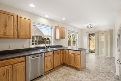 Welcome to this beautifully maintained townhouse in a quiet - photo 17
