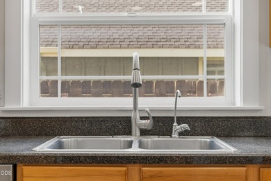 Welcome to this beautifully maintained townhouse in a quiet - photo 20
