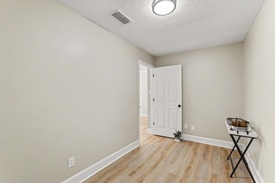 *1 photo is virtually staged* Stunning country retreat in N.E - photo 21