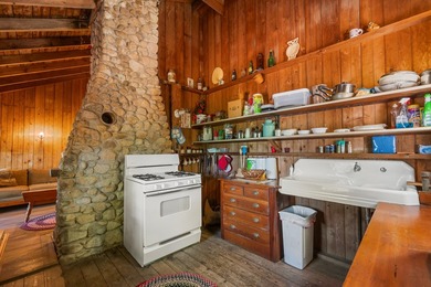This 1930's cabin is located within the ''pine hills'' community - photo 5