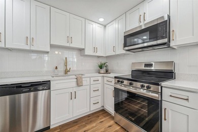 ***MOTIVATED*** Bring all offers! Your chance live in Hyde Park - photo 5