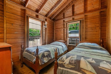 This 1930's cabin is located within the ''pine hills'' community - photo 8