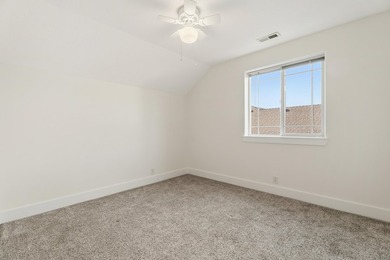 Welcome to this beautifully maintained townhouse in a quiet - photo 28