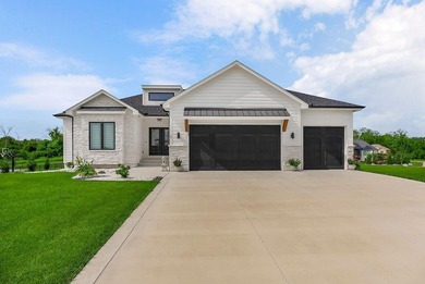 Lake Winnebago Home For Sale in Lake Winnebago Missouri