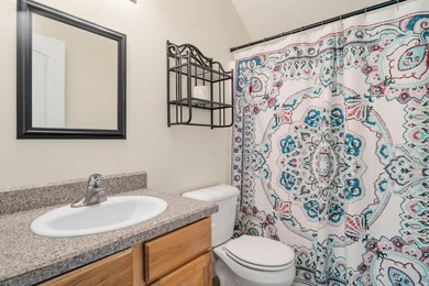 Welcome to this beautifully maintained townhouse in a quiet - photo 31