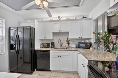 CONVERTIBLE 2 BR 2 BA VILLA - UPDATED AND MOVE-IN READY! Enjoy - photo 4