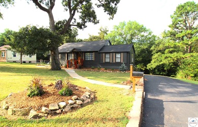 Truman Lake Home For Sale in Osceola Missouri