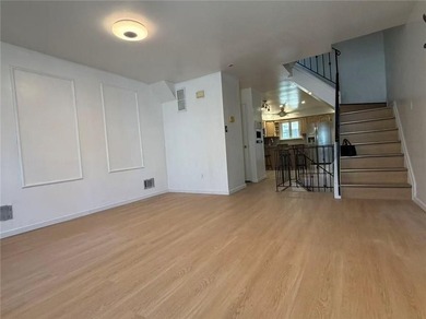 Welcome to 35 Hirsch Lane, a beautifully updated townhouse - photo 3