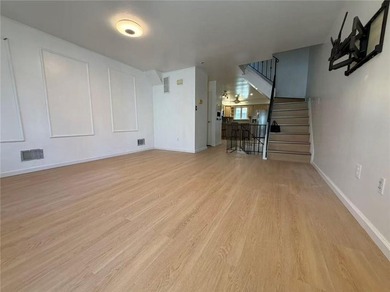 Welcome to 35 Hirsch Lane, a beautifully updated townhouse - photo 8