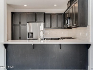 With 3 bedrooms, 2.5 bathrooms, dedicated office, 2,107 sqft of - photo 5