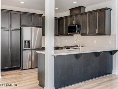 With 3 bedrooms, 2.5 bathrooms, dedicated office, 2,107 sqft of - photo 6