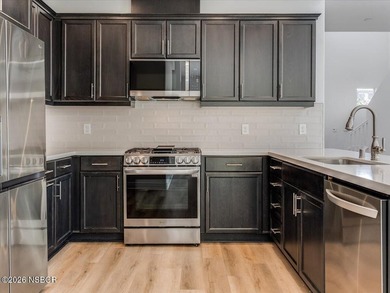 With 3 bedrooms, 2.5 bathrooms, dedicated office, 2,107 sqft of - photo 7