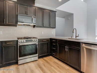 With 3 bedrooms, 2.5 bathrooms, dedicated office, 2,107 sqft of - photo 8