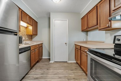(One or more pictures are virtually staged) Drastically reduced! - photo 3