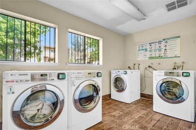 Absolutely gorgeous and completely renovated, this 2-bedroom - photo 15