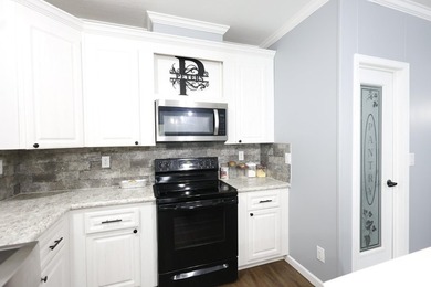 Welcome to your private retreat in Midway! Situated on 2 - photo 9