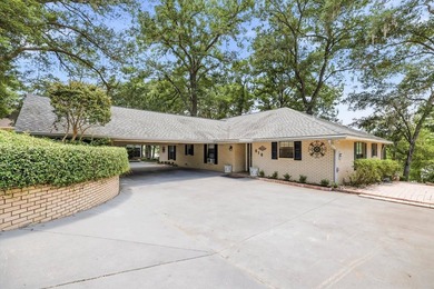 Lake Talquin lakefront home, 3BR/2.5BA+ an office. Enjoy a - photo 2