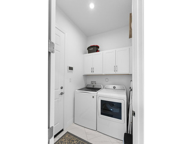 **UPGRADED TO THE MAX - AVAILABLE NOW** Private, Turn-Key Living - photo 36