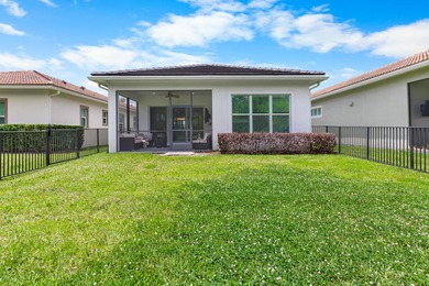 **UPGRADED TO THE MAX - AVAILABLE NOW** Private, Turn-Key Living - photo 38
