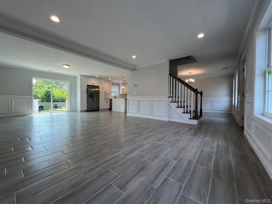 New Center Hall Colonial that features a traditional and modern - photo 3