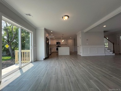 New Center Hall Colonial that features a traditional and modern - photo 5