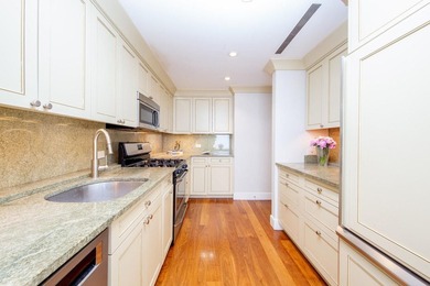 Sun-drenched and beautifully appointed corner two-bedroom - photo 6
