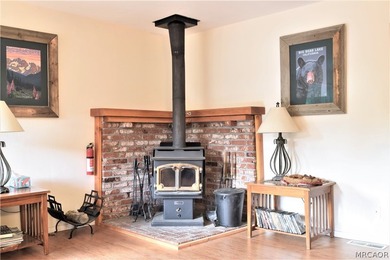 Location... Location... Location, this beautifully 3 bedroom, 2 - photo 8