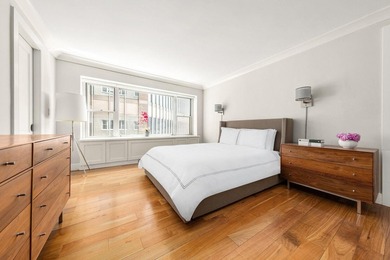 Sun-drenched and beautifully appointed corner two-bedroom - photo 9