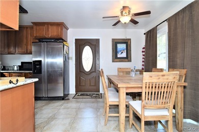 Location... Location... Location, this beautifully 3 bedroom, 2 - photo 10