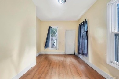 Welcome to your next East New York gem! This fully attached home - photo 20